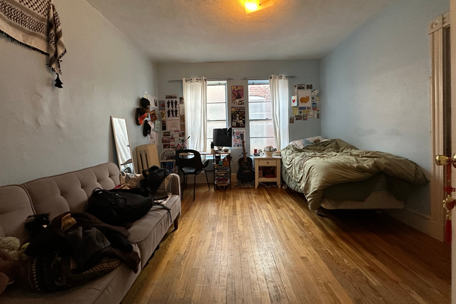 Large Bedroom - LARGE bedroom available in a 4 bedroom on Symphony Rd with h/hw included Apartments