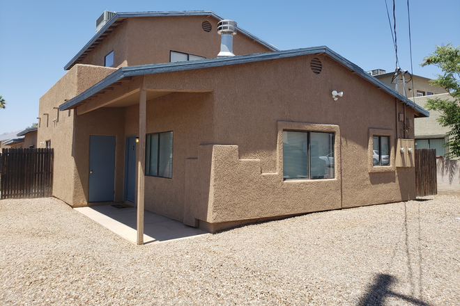 Parking for 5 cars - HUGE 5 bedroom house $3875/mo!!!