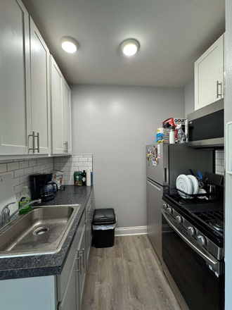 Kitchen - Cozy Studio Apartment Available Starting July 1, 2026, 4241 N Kenmore (Uptown)