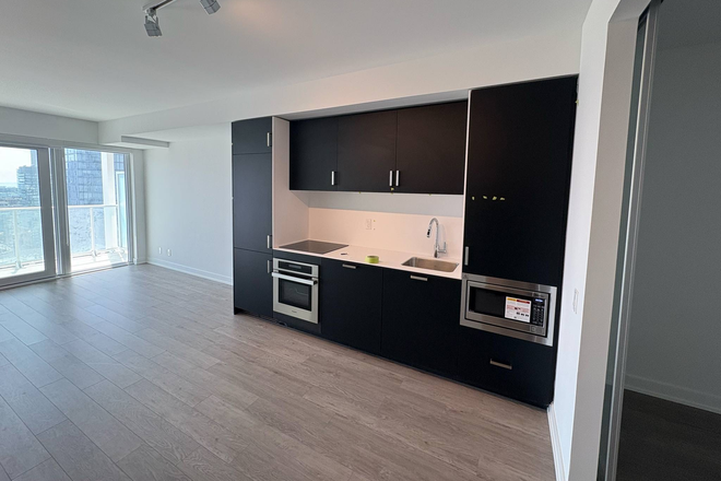 kitchen - Brand new 2 bedroom w 2 washrooms high floor condo next to Eaton Center
