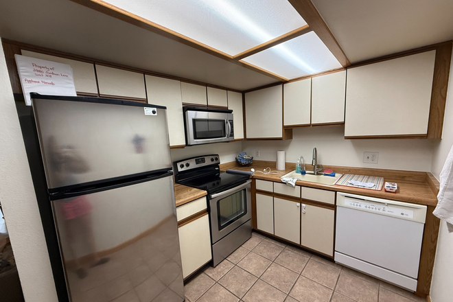 Kitchen, more apt photos in link - Roommate Needed for 7 Mo Sublet of 1 Bedroom in 2 Bedroom Apt near Campus