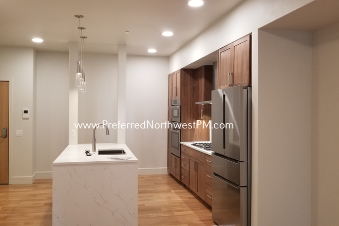 Kitchen - Luxury 1 Bedroom Condo at The Midtown