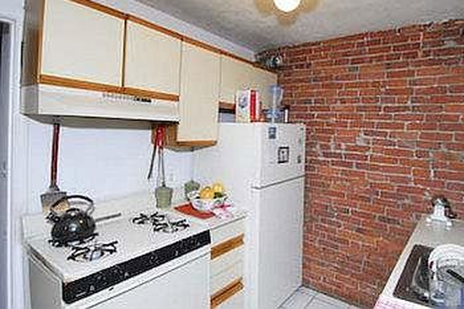 Hub Realty - Brighton Center, sunny 2 bedroom with new kitchen and bath, on 57 bus Apartments