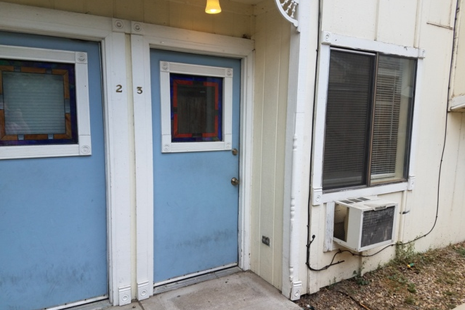 2537 Spruce #3 - entry - Downtown 3BR townhouse - PET FRIENDLY!