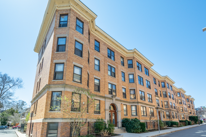 Outside Building view 2 - 3 Bed 1 Bath with Storage, 2 min walk to Porter Sq Apartments