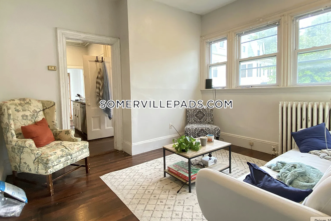 Living Room - One bedroom for Spring 2027 sublet close to campus House