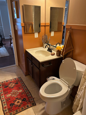 Private bathroom - Furnished Room with Private Bath & Parking – 15-Minute Walk to Metro (20782) House