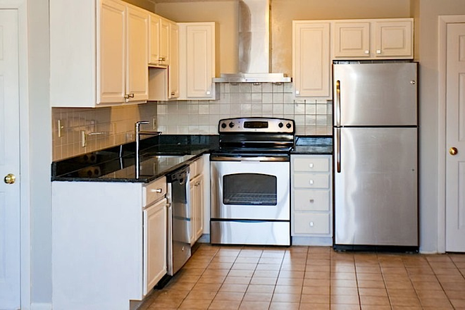 Kitchen - **NO BROKER FEE*** Gorgeous 2 Bed / 1 Bath - Available 9/1/26!!
