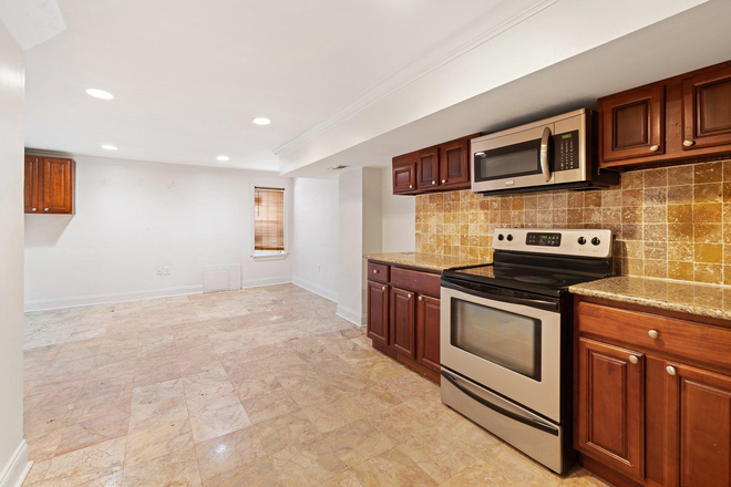 kitchen - 1729 Fontain St #1 Apartments