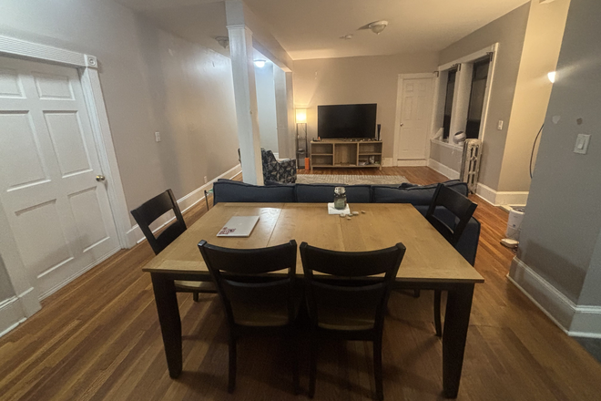 Living Space View - 3 Bedroom Apartment on Comm Ave, Close to campus