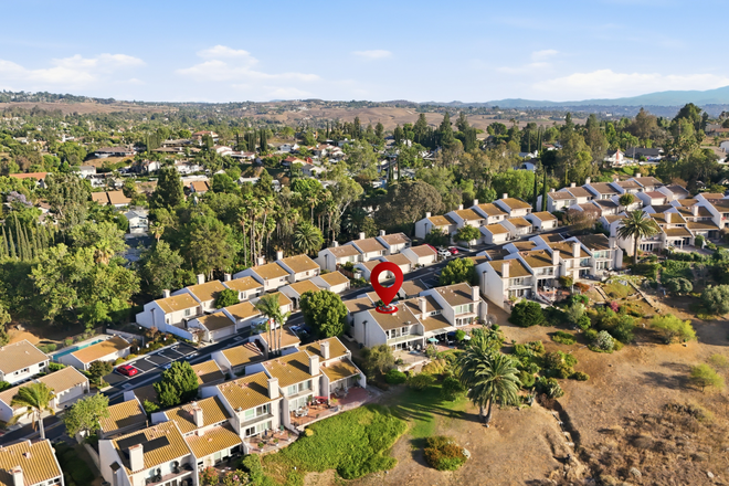 Gated Canyon Crest townhouse near UCR: 3BR/2.5BA, panoramic views & fruit trees. - Gated Canyon Crest townhouse near UCR: 3BR/2.5BA, panoramic views & fruit trees.
