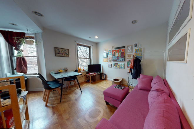 LIVING - LOCATION! 3 BED WITH IN UNIT WASHER/DRYER! 9/1/26! ONLY HALF BROKER FEE!