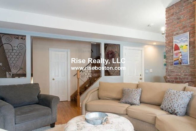 Living Room - AVAILABLE 9/1/2025: Furnished 5 Bed, 3 Bath with Free Parking! Apartments