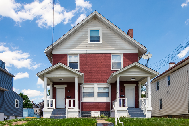 Front outside - Renovated 7 Bed 3 Bath House (Close to Campus)