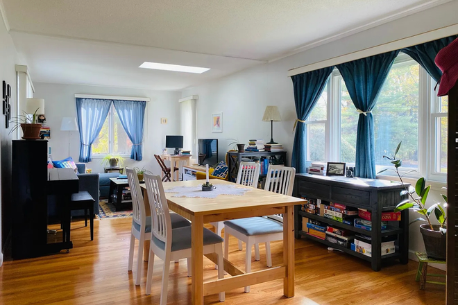 Living and dining area - 1 Room in 2 Bedroom Home in Northampton!