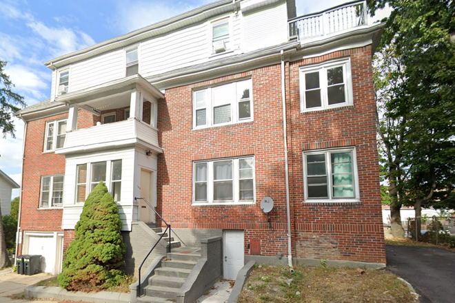 Outside View - 3B/1B House/ Apartment Close to Campus (Looking for 1 more roommate)