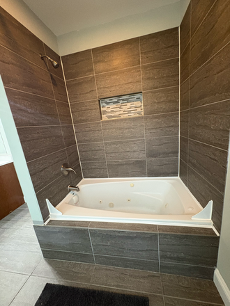 Bathroom - Welcome to 1046 W Lombard Street — Space, Style, and an Unbeatable Location Townhome