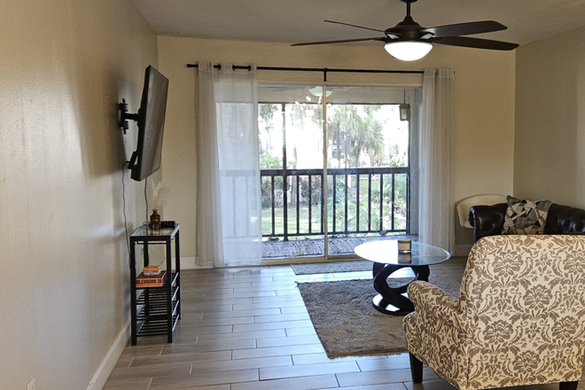 Living Room - Shared Furnished Apartment for Rent