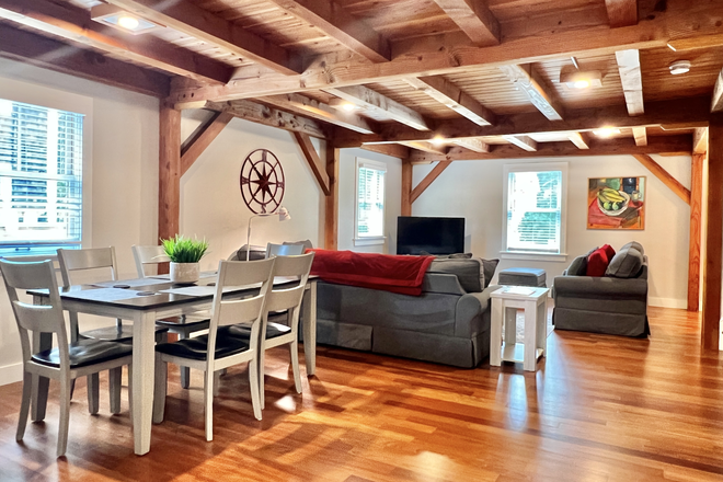 Dining Area - In-Town Rental at Bike Path - Close to everything (Rock Spot, Brickleys, Restaurants, RIPTA, etc) Townhome