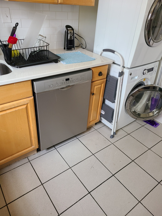 upstairs kitchen female - MUSC grad students, interns, 4 blocks from MUSC, fully furnished, utilities included Rental