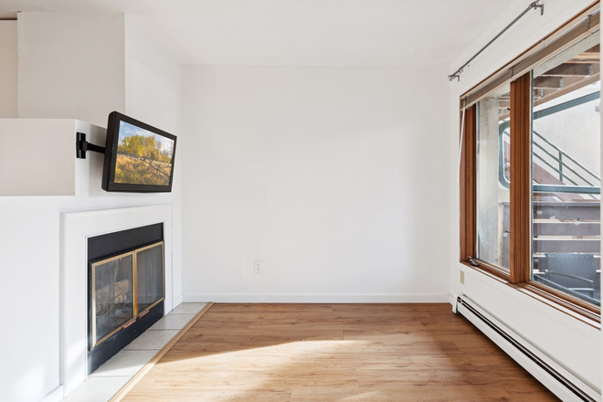 Photo - 1st Month FREE!!!! Marine Street 1 Bedroom Condo Quick Walk to Campus/Close to CU