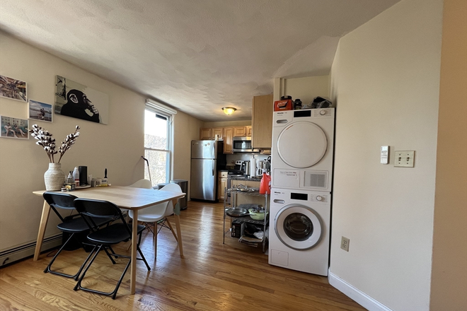 LIVING - GREAT LOCATION! 2 BED WITH HEAT/HOT WATER INCLUDED AND IN UNIT LAUNDRY!