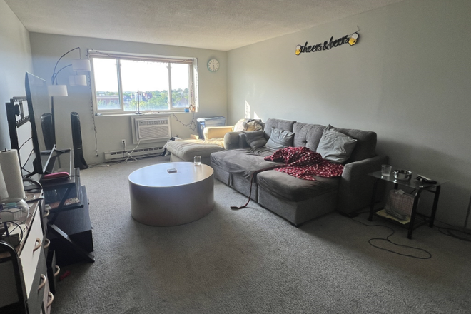 living room - 2 Bed, Parking spot included, Close to Harvard Condo