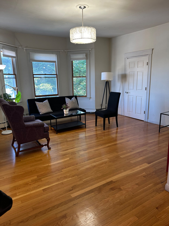 Livingroom - Cambridge, close to MIT,HBS,Harvard,Kend Sq NO FEE, furn, sunny, Laundry Included Apartments