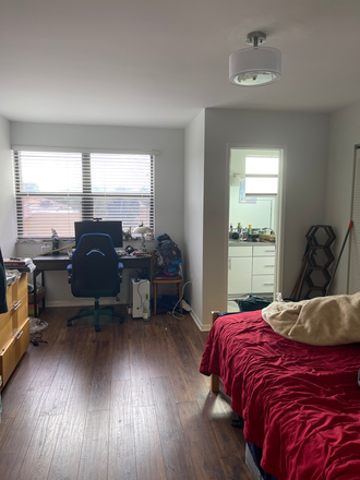 Bedroom - Spacious Bedroom with Private Bathroom 8 min from MMC
