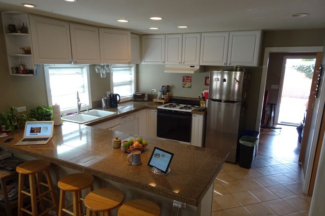 Upstairs Kitchen - Urban Sanctuary: Comfy Home for Family, Students, or Live/Work flexibility