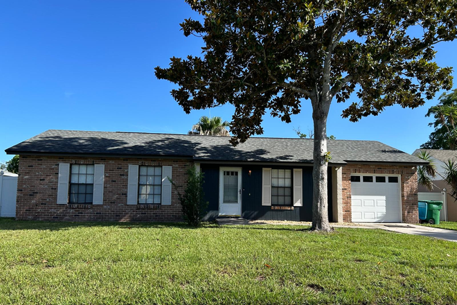 The front exterior of the home. - Private Bedrooms Available Near UCF, Utilities Included, Lakefront Home, Newly Renovated