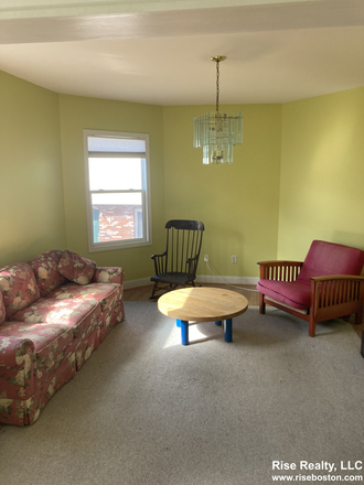 Living Room - 5 bedroom 2 bathrooms Duplex