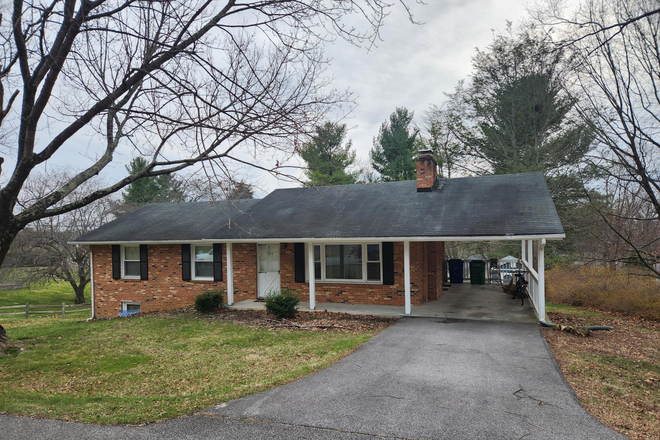 Front view - 1 BR/BA available in 3 BR/3BA House, close to Aquatic Center, available from early August