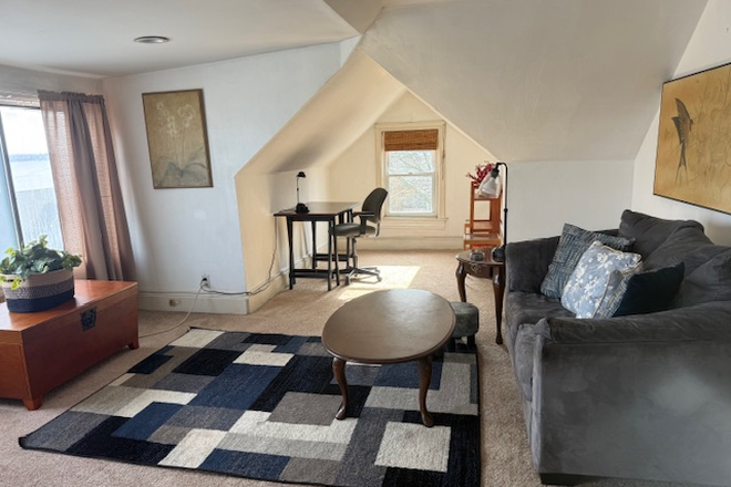 living room desk in alcove - Cranston Waterview 1 bedroom available Jan 1st.  Beautiful view Triplex