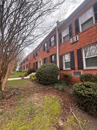 Unit - Cheap Spring Valley Apartment, 5 min walk from campus, near metro stop, looking for summer sublette