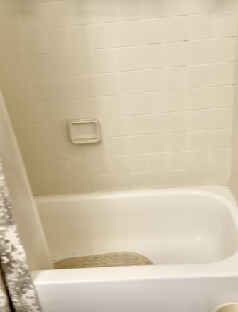 Hall bathroom tub - Serenity On The River condominium