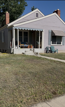Outside street view - House right on campus