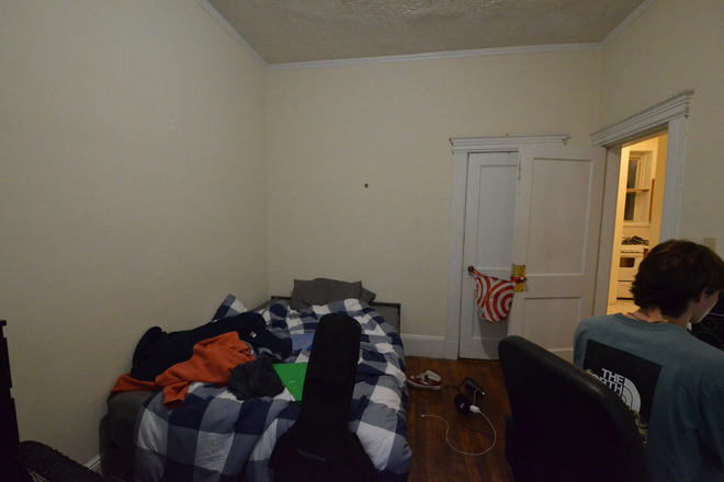 20 Hemenway St - Avail 9/1 - Awesome, Spacious, exposed brick 1 BR Split on Hemenway Apartments