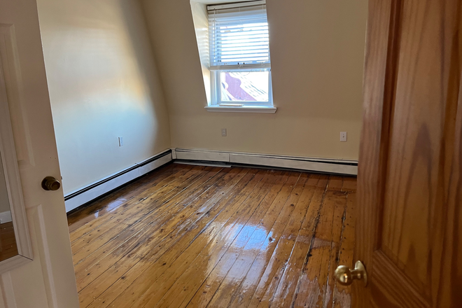 Kitchen - Room in 3 bedrooms apartment