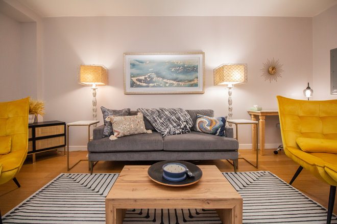 Living room - MIN16401 Luxury, 2 bed, 2 bath, Boston Central, Boston University Apartments