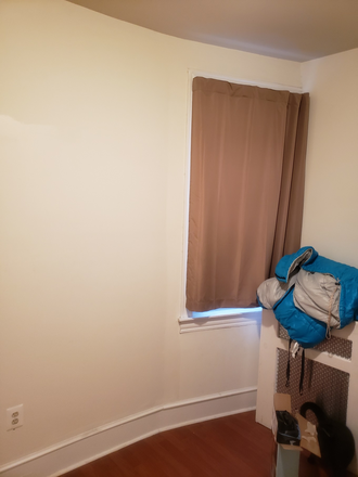 Midd - 2 ROOMS AVAILABLE IN a 4 bedroom house: All Utilities are included (Save for AC/AC Extra$$)