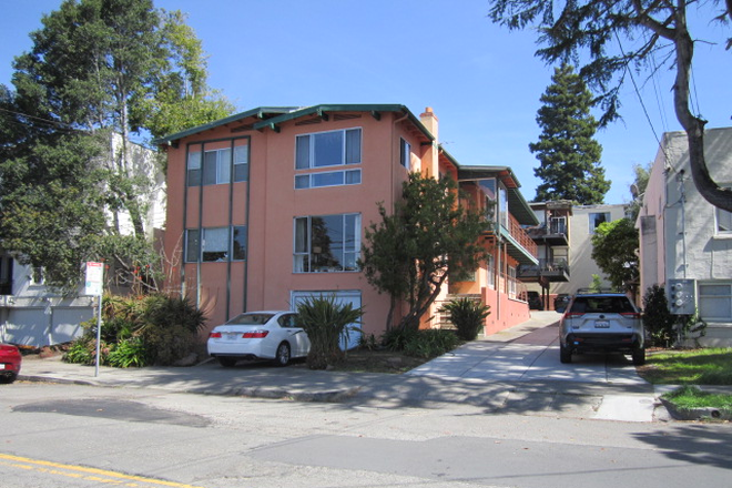 Front of building - Special One Bedroom Near UC Includes Parking Apartments