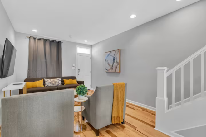 Living room - A Cozy-Chic Townhome Walking Distance to Johns Hopkins w/Parking!