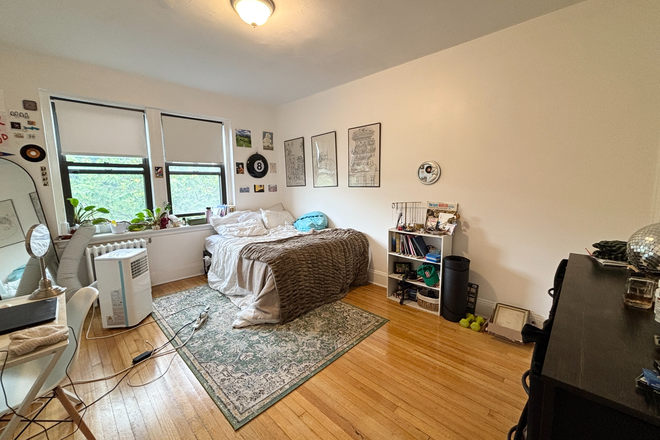 bedroom - Charming top floor 2 bed with parking - NO FEE! for 9/1 Apartments