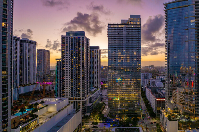 Miami World Tower - Miami World Tower Apartments