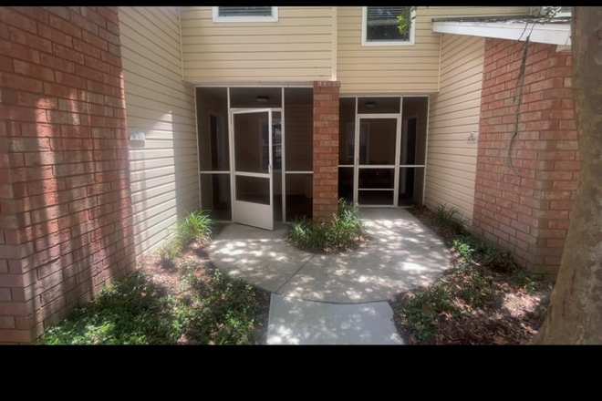 Entry/Front Patio - Upscale 1BR/1BA in 2BR/2BA within gated community 10 mins to campus/hospital - All utilities inc.