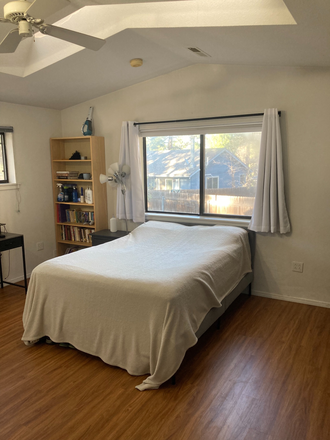 Bedroom - Bright 15 ' x 12.5' master bedroom with private bathroom and walk-in closet