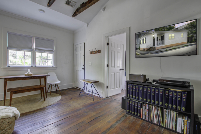 Living room 1 - 21.5 Line Street House