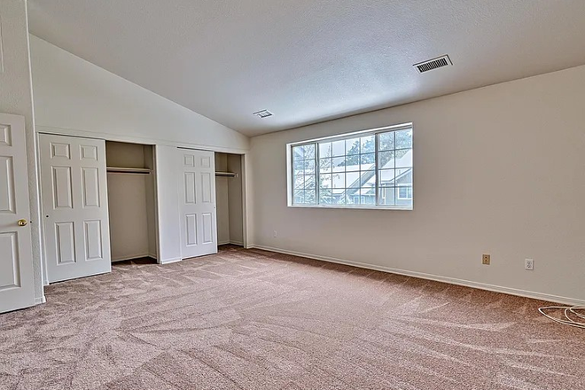 Master Bedroom - Linmar Town Home