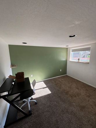 Bedroom - Looking for 3 roommates! House